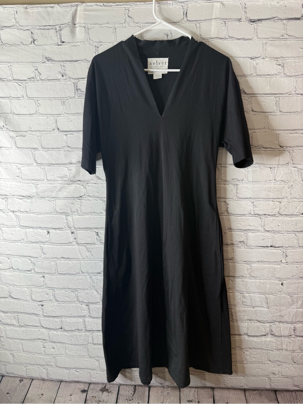 Velvet by graham and Spencer  Black V-Neck Short Sleeve Midi Dress